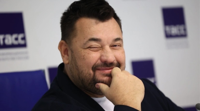 «Каждый раз плачу»: Сергей Жуков поделился трогательными историями о семье в программе «Привет, Андрей!»