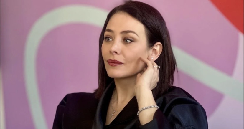 „Хоть и помятая, с тампонами в носу, но счастливая“: Екатерина Волкова — о болезни, гастролях и непростых семейных отношениях