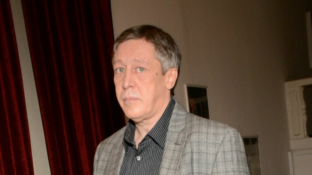 От шестикомнатных хором к съемной двушке: Михаил Ефремов начал жизнь с нуля ради молодой избранницы