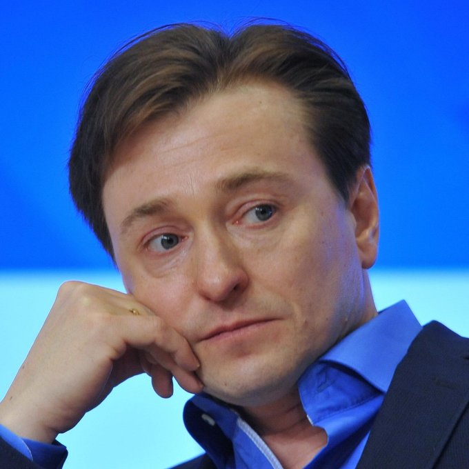 АРХИТЕКТУРА СЕМЬИ: СЕРГЕЙ БЕЗРУКОВ Как народный артист объединил детей от трех союзов в единый клан и почему его главный триумф — не на сцене
